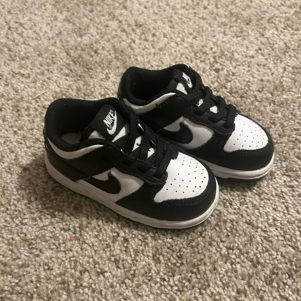 Toddler black and white dunks